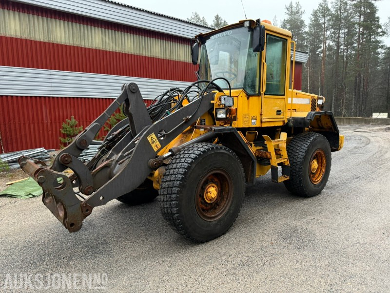 2002 Volvo L70D Hjullaster – Hydraulisk HK-feste – 3 og 4. funksjon - Pala gommata: foto 2 2002 Volvo L70D Hjullaster – Hydraulisk HK-feste – 3 og 4. funksjon - Pala gommata: foto 2