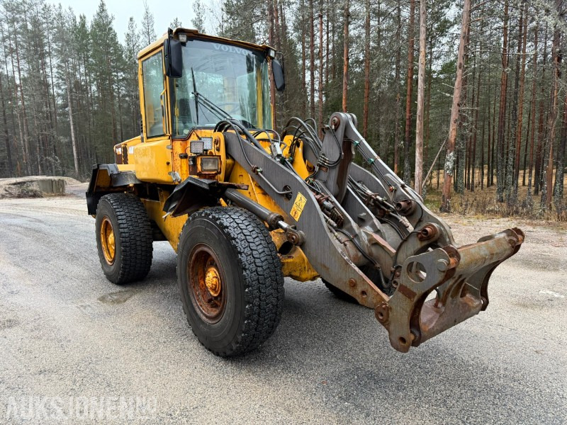 2002 Volvo L70D Hjullaster – Hydraulisk HK-feste – 3 og 4. funksjon - Pala gommata: foto 4 2002 Volvo L70D Hjullaster – Hydraulisk HK-feste – 3 og 4. funksjon - Pala gommata: foto 4