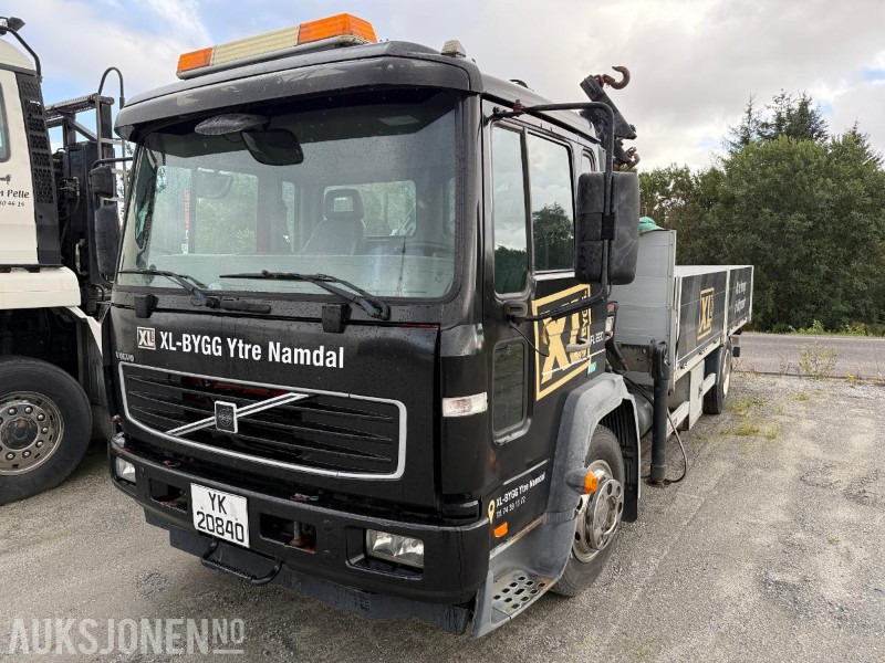 2005 VOLVO FL6H Kranbil med Fast Plan 267842 km Svingbare Lemmer - Camion con gru: foto 1 2005 VOLVO FL6H Kranbil med Fast Plan 267842 km Svingbare Lemmer - Camion con gru: foto 1
