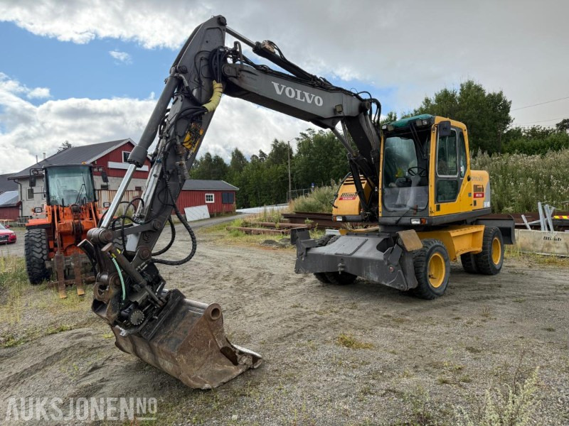 2006 Volvo EW140B Hjulgraver m/pallegaffel og skuff - Steelwrist tiltrotator. - Escavatore: foto 1 2006 Volvo EW140B Hjulgraver m/pallegaffel og skuff - Steelwrist tiltrotator. - Escavatore: foto 1