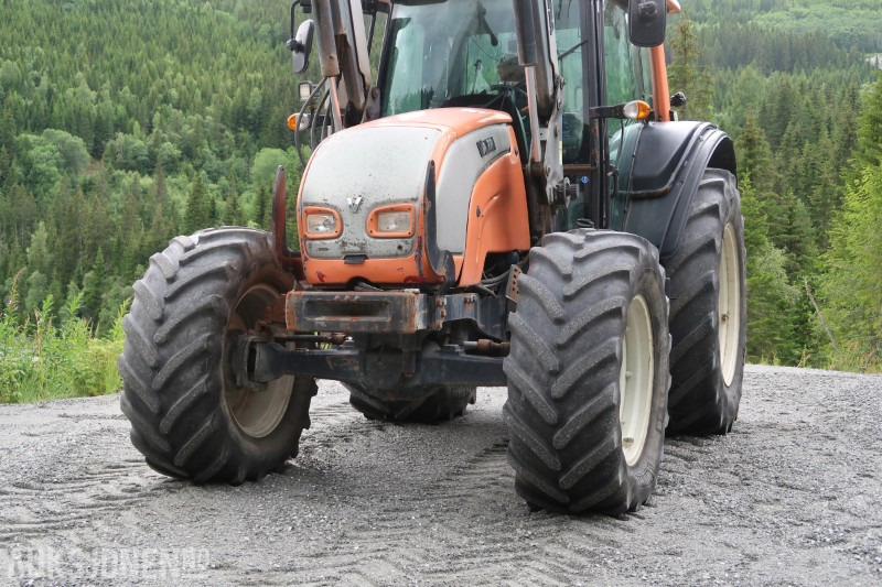 2008 Valtra N141 Twintrac traktor / 9121 timer - Trattore: foto 3 2008 Valtra N141 Twintrac traktor / 9121 timer - Trattore: foto 3