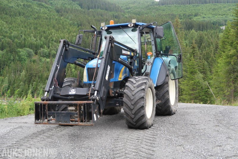 2009 New Holland T5060 Traktor / 8550 timer - Trattore: foto 2 2009 New Holland T5060 Traktor / 8550 timer - Trattore: foto 2