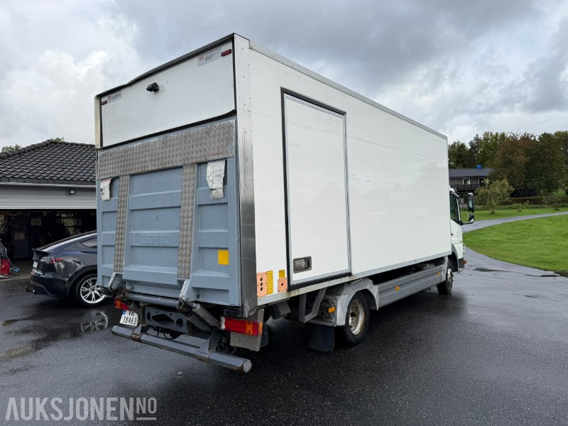 2010 Mercedes-Benz Atego 818 skapbil m/ Thermo King og Zepro bakløft - Autocarro furgonato: foto 5 2010 Mercedes-Benz Atego 818 skapbil m/ Thermo King og Zepro bakløft - Autocarro furgonato: foto 5