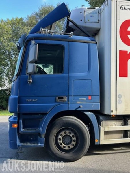2012 Mercedes-Benz ACTROS skapbil/thermo med frys - Bilen har full service historikk - 573000 km. - Autocarro furgonato: foto 4 2012 Mercedes-Benz ACTROS skapbil/thermo med frys - Bilen har full service historikk - 573000 km. - Autocarro furgonato: foto 4