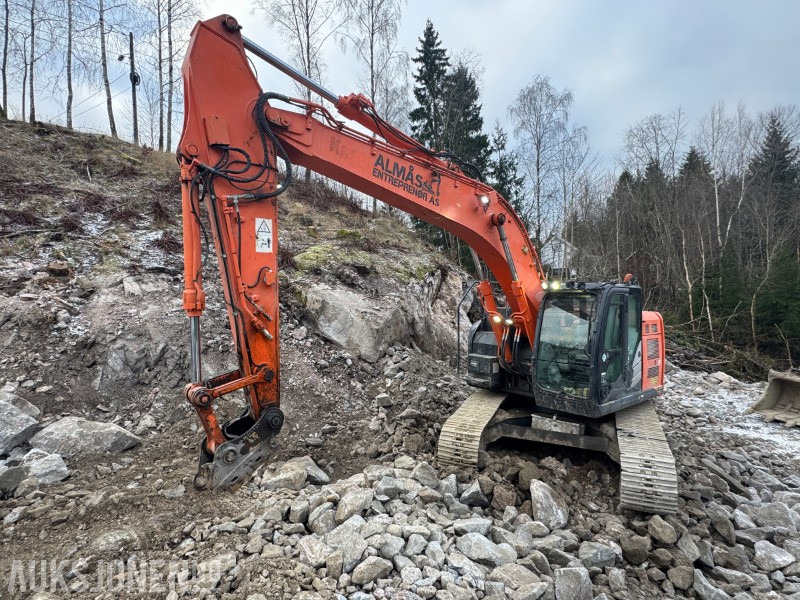 2014 Hitachi ZX225USLC-5B Beltegraver med tiltrotator og pusseskuffe - Escavatore: foto 2 2014 Hitachi ZX225USLC-5B Beltegraver med tiltrotator og pusseskuffe - Escavatore: foto 2