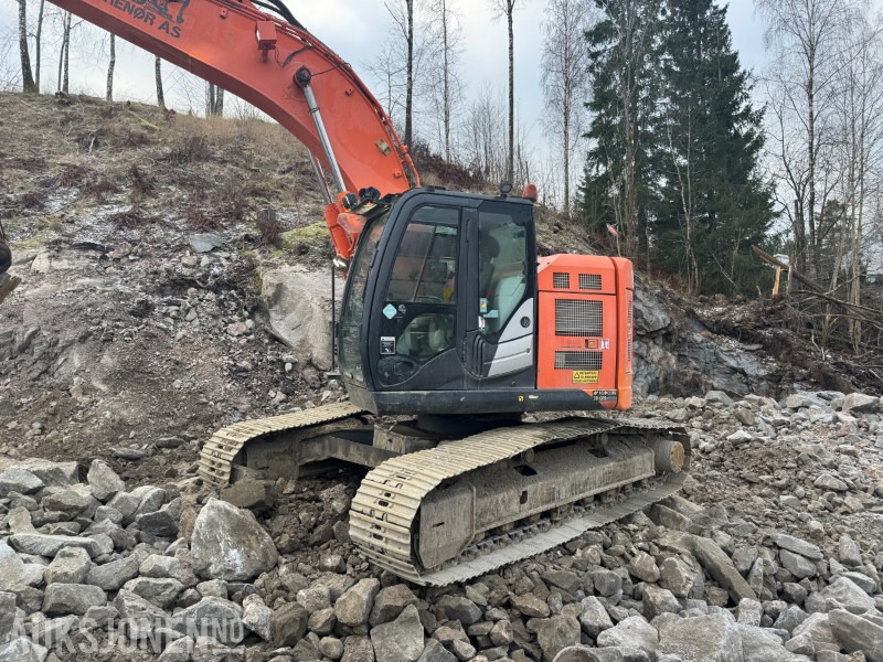 2014 Hitachi ZX225USLC-5B Beltegraver med tiltrotator og pusseskuffe - Escavatore: foto 3 2014 Hitachi ZX225USLC-5B Beltegraver med tiltrotator og pusseskuffe - Escavatore: foto 3