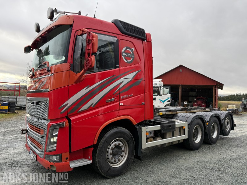 2015 Volvo FH16 650 8x4 med AJK Hydrolift krokløft og I-Shift - Autocarro scarrabile: foto 1 2015 Volvo FH16 650 8x4 med AJK Hydrolift krokløft og I-Shift - Autocarro scarrabile: foto 1