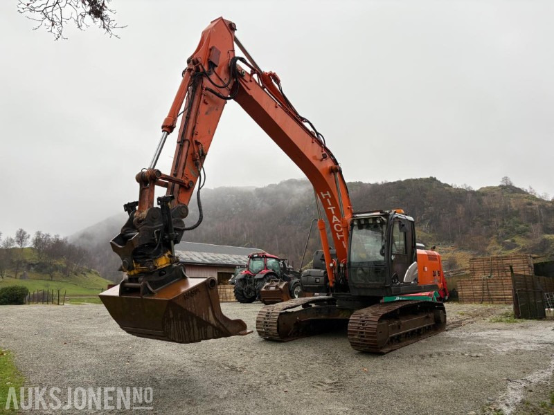 2016 Hitachi ZX210LC-5B med Engcon tiltrotator, planeringsskuffe og Gjerstad graveskuff - Escavatore: foto 1 2016 Hitachi ZX210LC-5B med Engcon tiltrotator, planeringsskuffe og Gjerstad graveskuff - Escavatore: foto 1