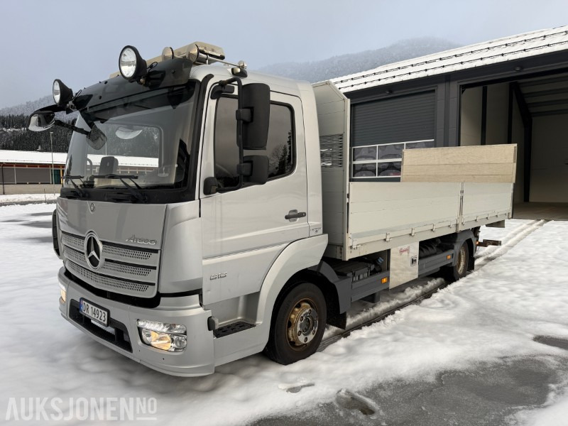 2016 Mercedes-Benz Atego 816 planbil med Zepro løftelem - C1 førarkort - Eu godkjent - Autocarro con pianale/ Cassone fisso: foto 1 2016 Mercedes-Benz Atego 816 planbil med Zepro løftelem - C1 førarkort - Eu godkjent - Autocarro con pianale/ Cassone fisso: foto 1