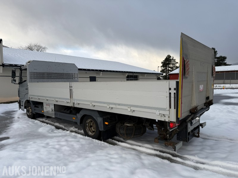 2016 Mercedes-Benz Atego 816 planbil med Zepro løftelem - C1 førarkort - Eu godkjent - Autocarro con pianale/ Cassone fisso: foto 3 2016 Mercedes-Benz Atego 816 planbil med Zepro løftelem - C1 førarkort - Eu godkjent - Autocarro con pianale/ Cassone fisso: foto 3