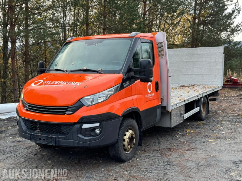 2017 Iveco Daily planbil med bakløfter / rep objekt - Autocarro con pianale/ Cassone fisso: foto 1 2017 Iveco Daily planbil med bakløfter / rep objekt - Autocarro con pianale/ Cassone fisso: foto 1