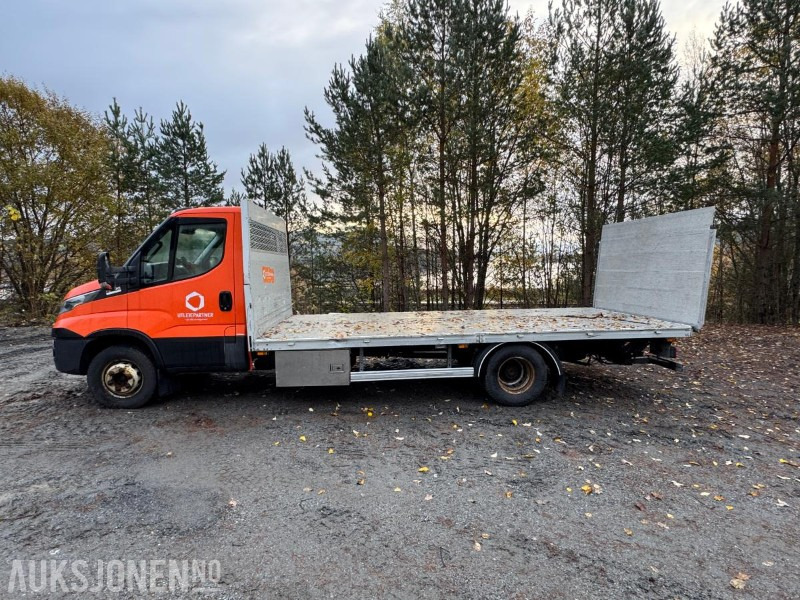 2017 Iveco Daily planbil med bakløfter / rep objekt - Autocarro con pianale/ Cassone fisso: foto 2 2017 Iveco Daily planbil med bakløfter / rep objekt - Autocarro con pianale/ Cassone fisso: foto 2