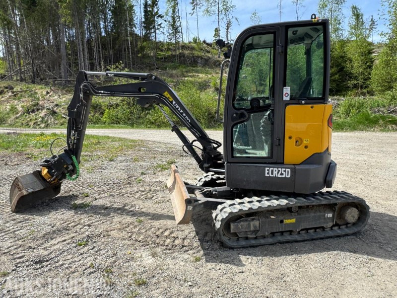 Miniescavatore 2017 Volvo ECR25D m/Engcon tiltrotator, SE-klype, 3 skuffer, vibroplate, 891 timer, Minigraver: foto 1
