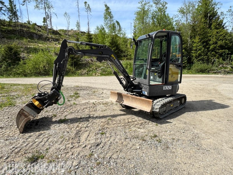 2017 Volvo ECR25D m/Engcon tiltrotator, SE-klype, 3 skuffer, vibroplate, 891 timer, Minigraver - Miniescavatore: foto 1 2017 Volvo ECR25D m/Engcon tiltrotator, SE-klype, 3 skuffer, vibroplate, 891 timer, Minigraver - Miniescavatore: foto 1