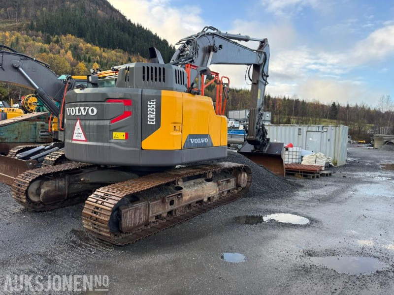 2020 Volvo ECR 235EL Gravemaskin - S70 feste - Pusskuffe - Sentralsmøring - bunkringspumpe - Tiltrotator - Pusskuffe - Sertifisert - Escavatore: foto 2 2020 Volvo ECR 235EL Gravemaskin - S70 feste - Pusskuffe - Sentralsmøring - bunkringspumpe - Tiltrotator - Pusskuffe - Sertifisert - Escavatore: foto 2