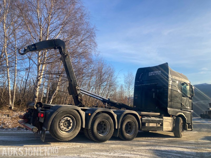 Autocarro scarrabile 2021 MAN TGX krokbil med dumperkasse og kranflak. 8X4 EURO 6: foto 11