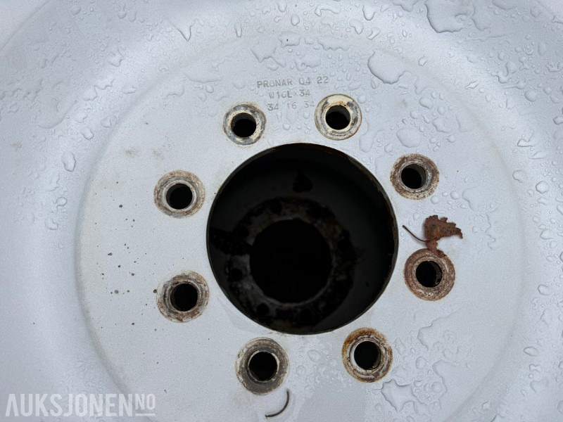 4 stk traktordekk med pigg stått på New Holland T5060 - Trattore: foto 4 4 stk traktordekk med pigg stått på New Holland T5060 - Trattore: foto 4