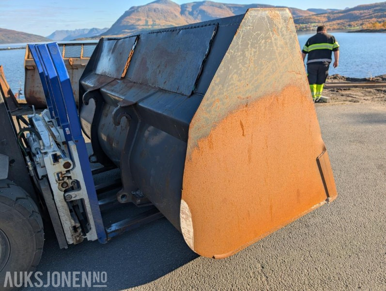 1990 Snøskuffe ca 5 kubikk til hjullaster - Stått på Volvo L90 - Attrezzatura per Macchina da cantiere: foto 3 1990 Snøskuffe ca 5 kubikk til hjullaster - Stått på Volvo L90 - Attrezzatura per Macchina da cantiere: foto 3