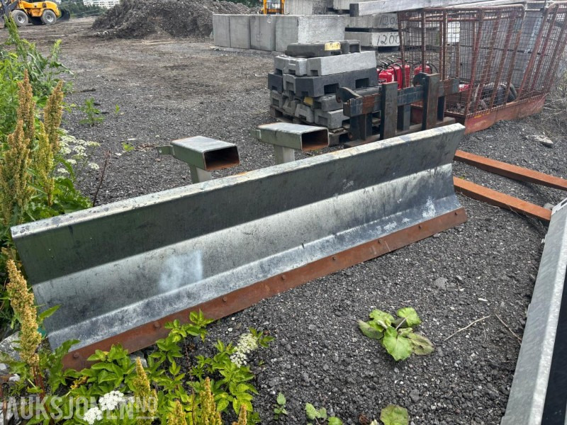 2016 Snøskjær for truck 2250mm - Attrezzatura per Macchina da cantiere: foto 1 2016 Snøskjær for truck 2250mm - Attrezzatura per Macchina da cantiere: foto 1