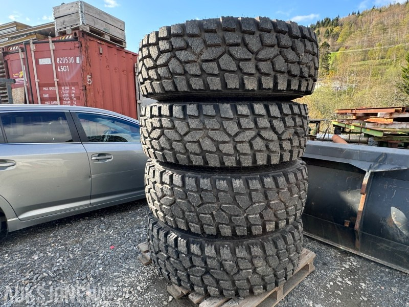 Attrezzatura per Macchina da cantiere 2023 Nokian Vinterdekk til hjullaster - 4 stk - Seipet - 17.5R25 med felg - Ubrukt: foto 1