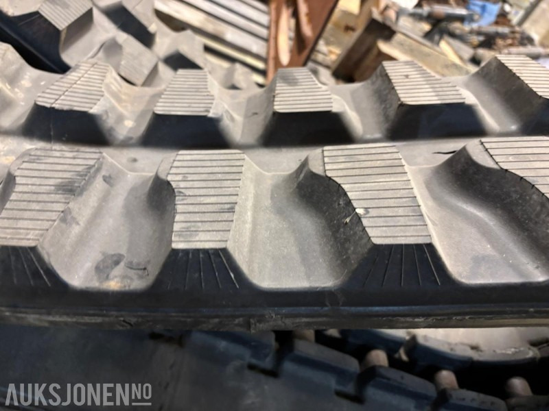 NYE VOLVO GUMMIBELTER PASSER BLANT ANNET TIL ECR 25 - Attrezzatura per Macchina da cantiere: foto 2 NYE VOLVO GUMMIBELTER PASSER BLANT ANNET TIL ECR 25 - Attrezzatura per Macchina da cantiere: foto 2