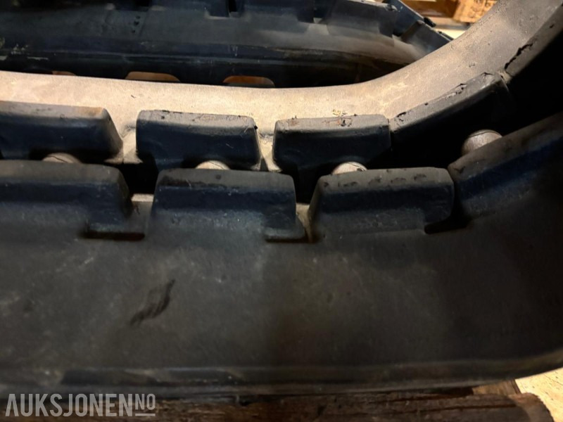 NYE VOLVO GUMMIBELTER PASSER BLANT ANNET TIL ECR 25 - Attrezzatura per Macchina da cantiere: foto 5 NYE VOLVO GUMMIBELTER PASSER BLANT ANNET TIL ECR 25 - Attrezzatura per Macchina da cantiere: foto 5