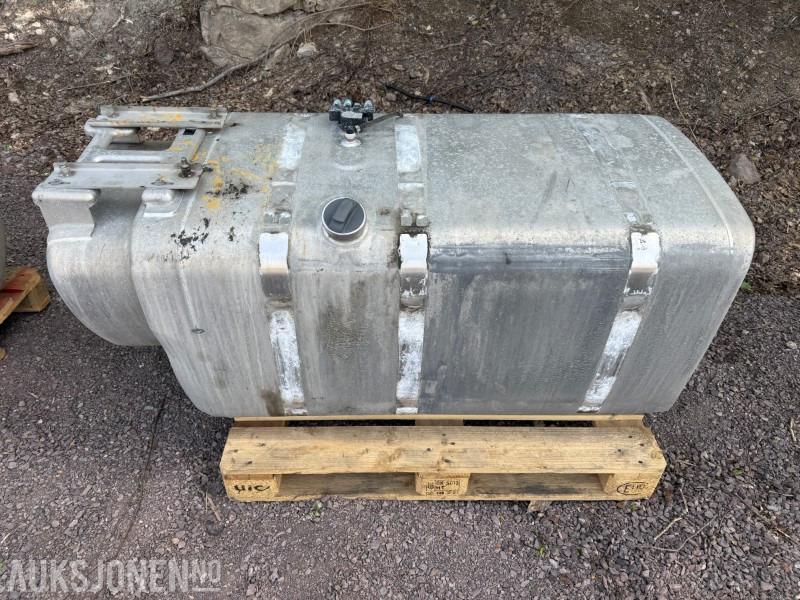 Scania 750 L Dieseltank - Camion: foto 1 Scania 750 L Dieseltank - Camion: foto 1