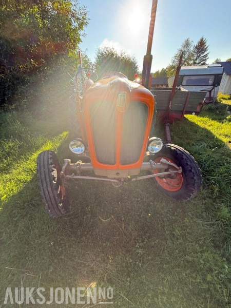 Fiat 411r med bakmontert skjær og frontlaster - Trattore: foto 2 Fiat 411r med bakmontert skjær og frontlaster - Trattore: foto 2
