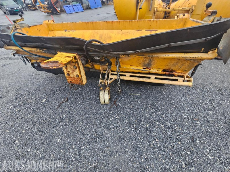 1991 Falköping Sandstrøer / Slepestrøer med hjul - Slepefeste - Type B10LU - 1 m3 - Macchina agricola: foto 3 1991 Falköping Sandstrøer / Slepestrøer med hjul - Slepefeste - Type B10LU - 1 m3 - Macchina agricola: foto 3