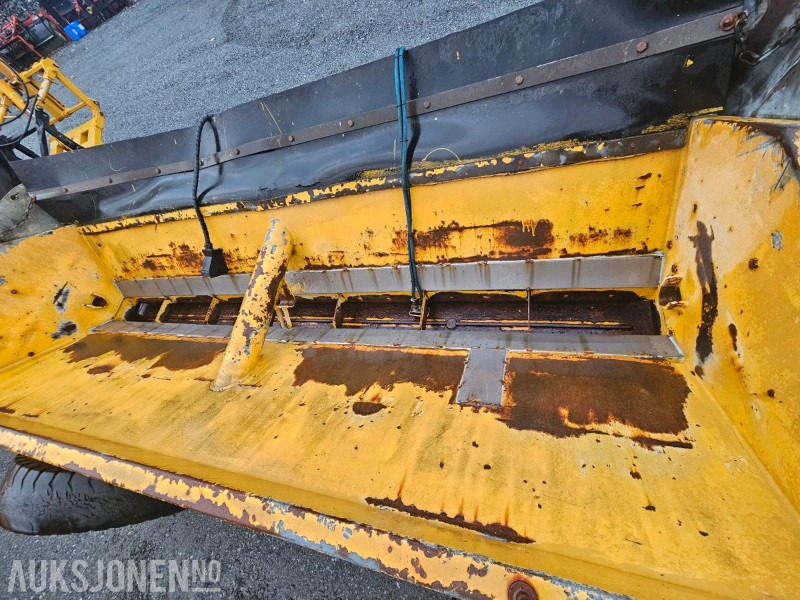 1991 Falköping Sandstrøer / Slepestrøer med hjul - Slepefeste - Type B10LU - 1 m3 - Macchina agricola: foto 4 1991 Falköping Sandstrøer / Slepestrøer med hjul - Slepefeste - Type B10LU - 1 m3 - Macchina agricola: foto 4