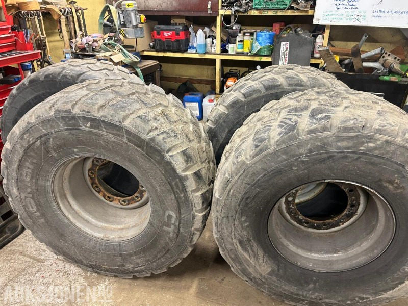 4 stk - Nokian 560/60 22.5 - Stått på 18t bailey - Macchina agricola: foto 1 4 stk - Nokian 560/60 22.5 - Stått på 18t bailey - Macchina agricola: foto 1