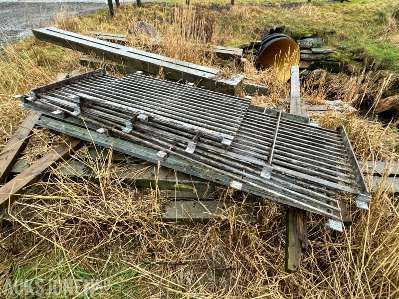 Firkantstålrister / gjødselrister for storfe - 3 stk på 1,2 meter og 5 stk på 2,4 meter - Macchina agricola: foto 3 Firkantstålrister / gjødselrister for storfe - 3 stk på 1,2 meter og 5 stk på 2,4 meter - Macchina agricola: foto 3