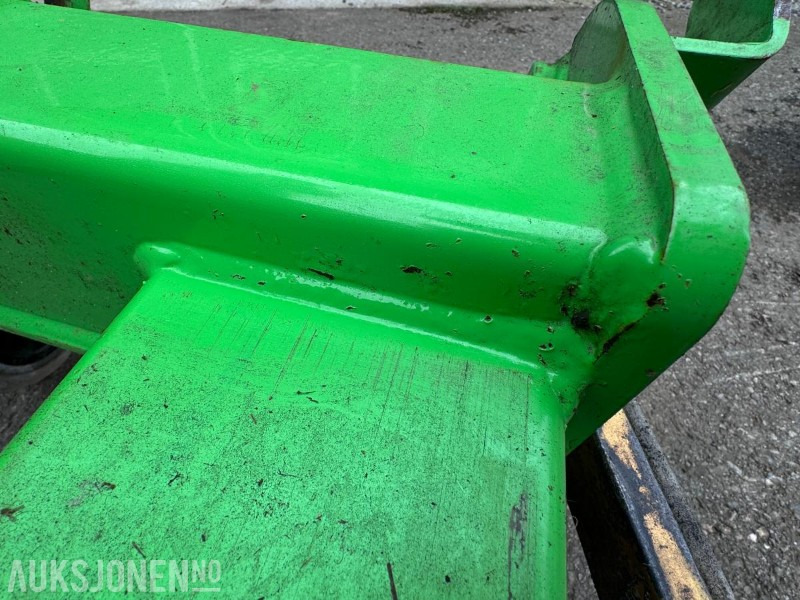 Lite brukt løftearm til Avant 630 - Macchina agricola: foto 2 Lite brukt løftearm til Avant 630 - Macchina agricola: foto 2