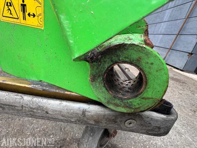 Lite brukt løftearm til Avant 630 - Macchina agricola: foto 5 Lite brukt løftearm til Avant 630 - Macchina agricola: foto 5