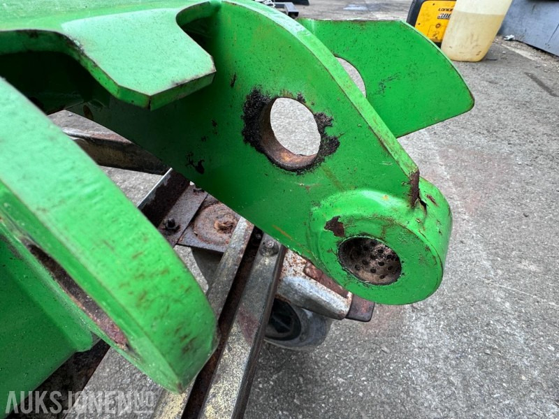 Lite brukt løftearm til Avant 630 - Macchina agricola: foto 4 Lite brukt løftearm til Avant 630 - Macchina agricola: foto 4