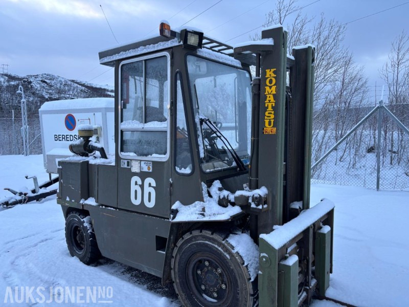 1986 Komatsu FD-45-T4 motvekts truck - Mezzo di movimentazione: foto 2 1986 Komatsu FD-45-T4 motvekts truck - Mezzo di movimentazione: foto 2