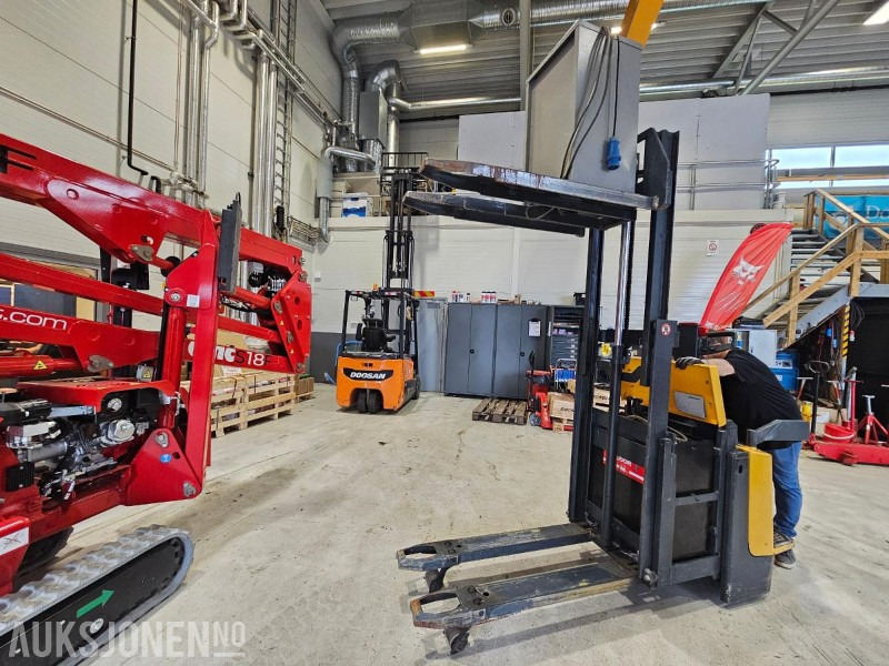 1998 Jungheinrich ERD 20 Elektrisk stabletruck med lader - Mezzo di movimentazione: foto 1 1998 Jungheinrich ERD 20 Elektrisk stabletruck med lader - Mezzo di movimentazione: foto 1