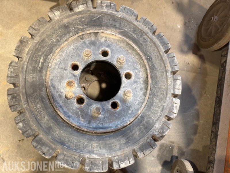 2000 Andre Super Elastic truckdekk – 4 stk - Mezzo di movimentazione: foto 4 2000 Andre Super Elastic truckdekk – 4 stk - Mezzo di movimentazione: foto 4