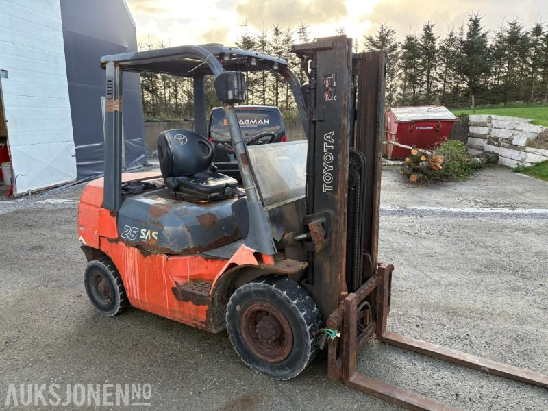2003 Toyota 7FD25 - Mezzo di movimentazione: foto 5 2003 Toyota 7FD25 - Mezzo di movimentazione: foto 5