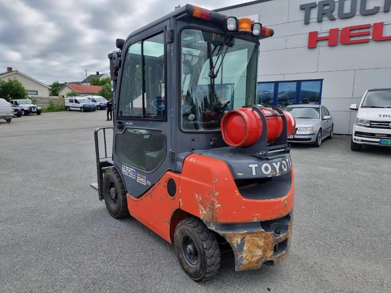 2010 Toyota 2010 Toyota 02-8FGF25 - 2,5 tonns propantruck - 4,7 m løftehøyde - Mezzo di movimentazione: foto 4 2010 Toyota 2010 Toyota 02-8FGF25 - 2,5 tonns propantruck - 4,7 m løftehøyde - Mezzo di movimentazione: foto 4
