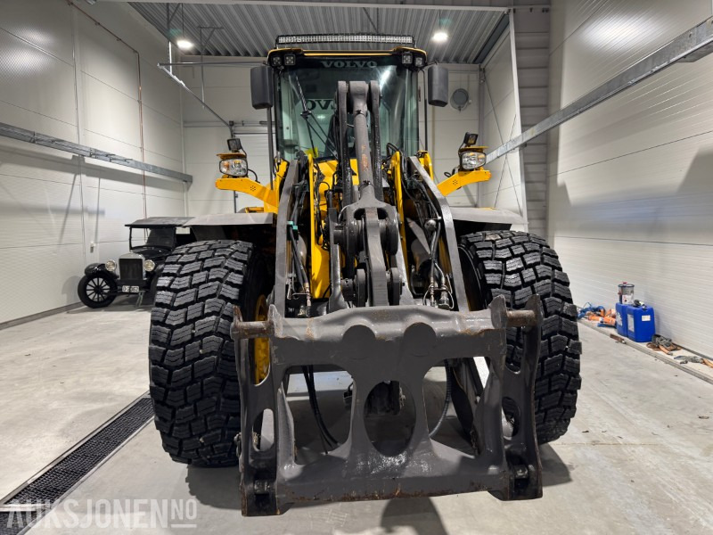 VOLVO L120F HJULLASTER MED SKUFFE, SENTRALSMØRING OG 2 SETT HJUL - Pala gommata: foto 3 VOLVO L120F HJULLASTER MED SKUFFE, SENTRALSMØRING OG 2 SETT HJUL - Pala gommata: foto 3