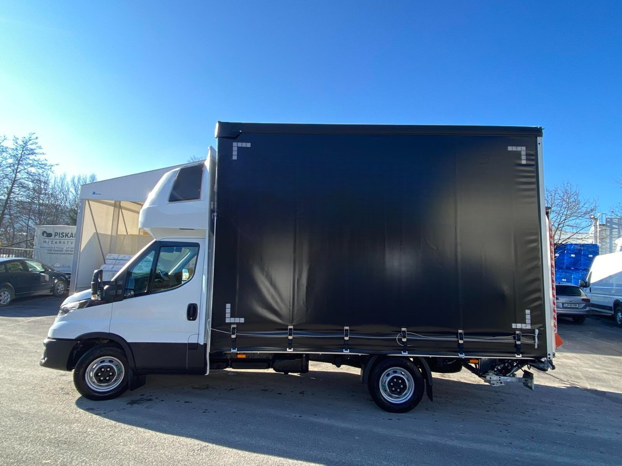 Furgone centinato nuovo IVECO DAILY 35S18HP  D30C | PRITSCHE PLANE + SCHLAFKABINE + LADERAMPE: foto 6