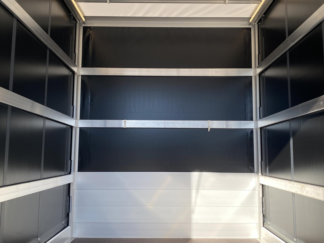 Furgone centinato nuovo IVECO DAILY 35S18HP  D30C | PRITSCHE PLANE + SCHLAFKABINE + LADERAMPE: foto 10