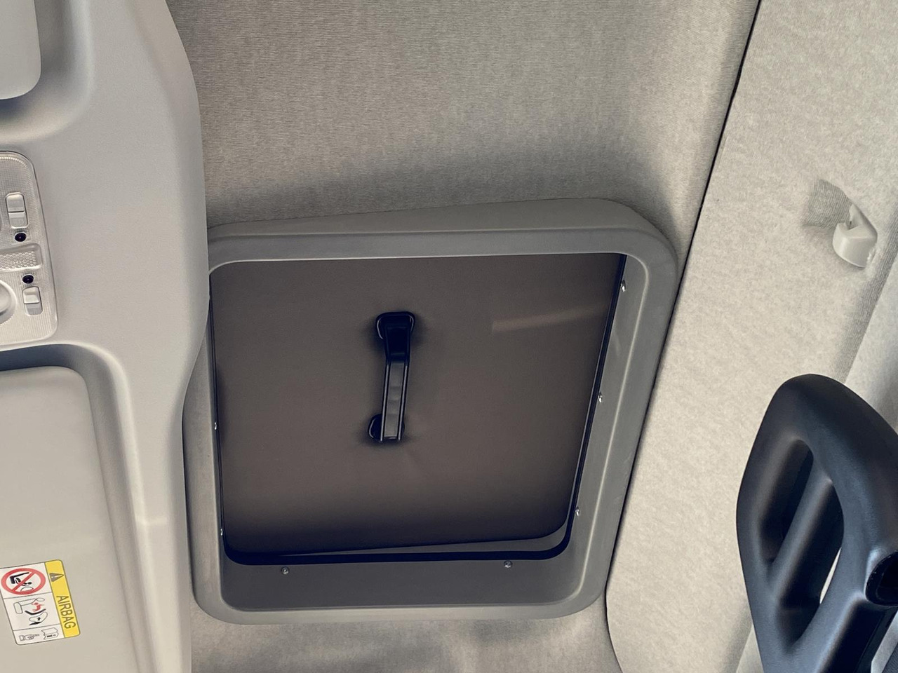 Furgone centinato nuovo IVECO DAILY 35S18HP  D30C | PRITSCHE PLANE + SCHLAFKABINE + LADERAMPE: foto 8