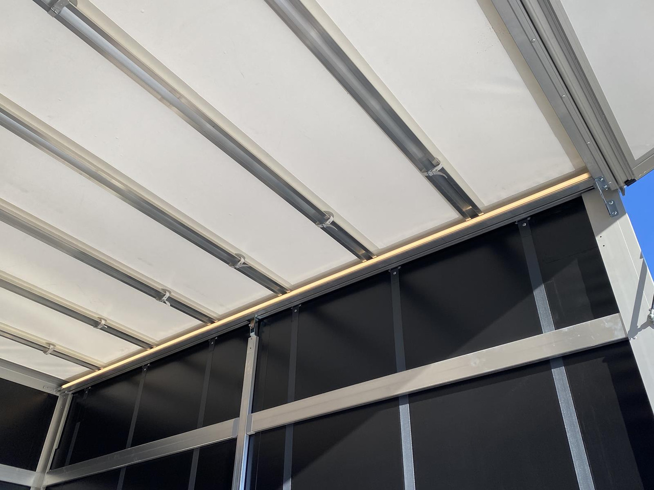 Furgone centinato nuovo IVECO DAILY 35S18HP  D30C | PRITSCHE PLANE + SCHLAFKABINE + LADERAMPE: foto 11