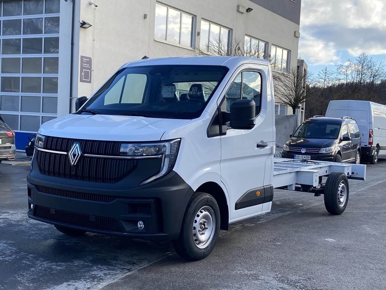 RENAULT NEW MASTER L3 170PS 1+2 PRITSCHE PLANE 4300MM - Furgone centinato: foto 1 RENAULT NEW MASTER L3 170PS 1+2 PRITSCHE PLANE 4300MM - Furgone centinato: foto 1
