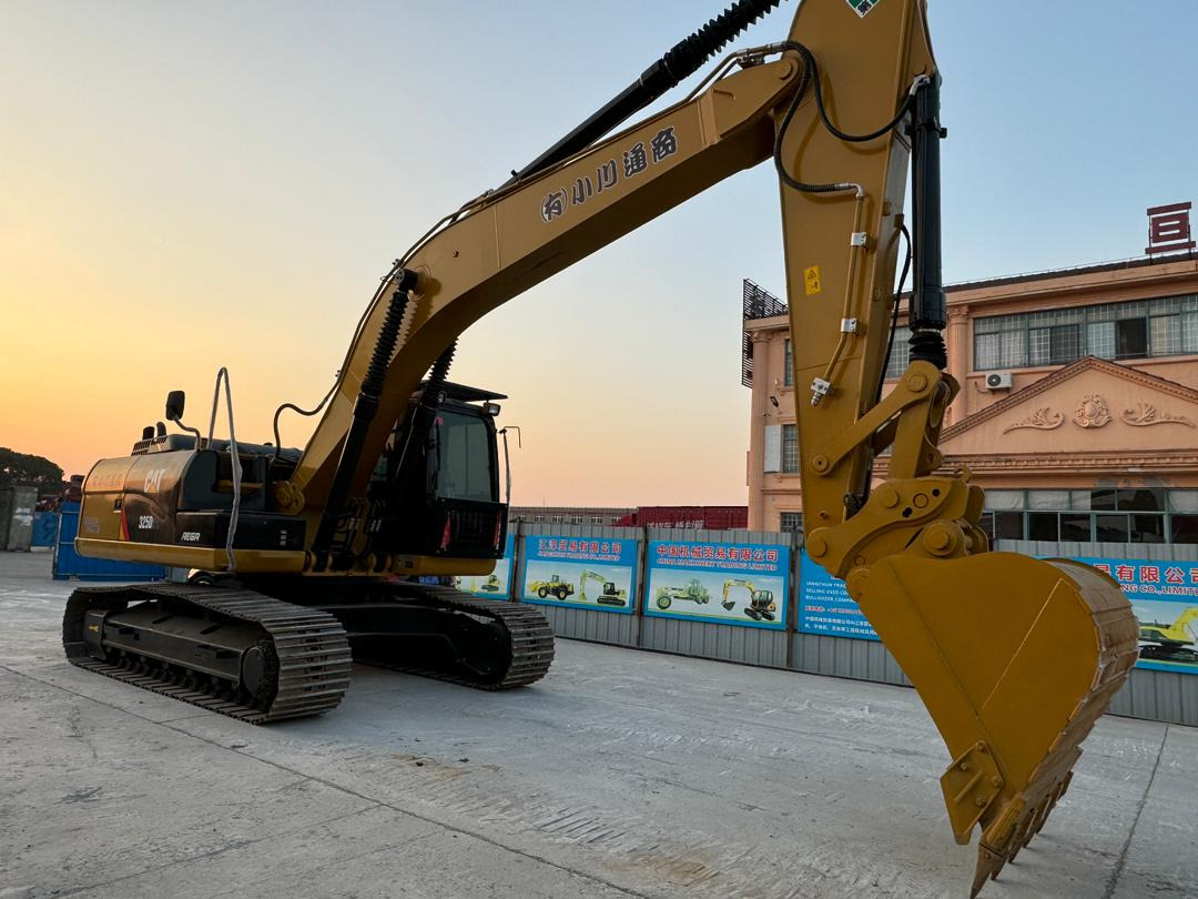 Caterpillar 325D CAT 325D2 329D 330D 330D2 25 Ton Used Excavator for Sale - Escavatore cingolato: foto 4 Caterpillar 325D CAT 325D2 329D 330D 330D2 25 Ton Used Excavator for Sale - Escavatore cingolato: foto 4