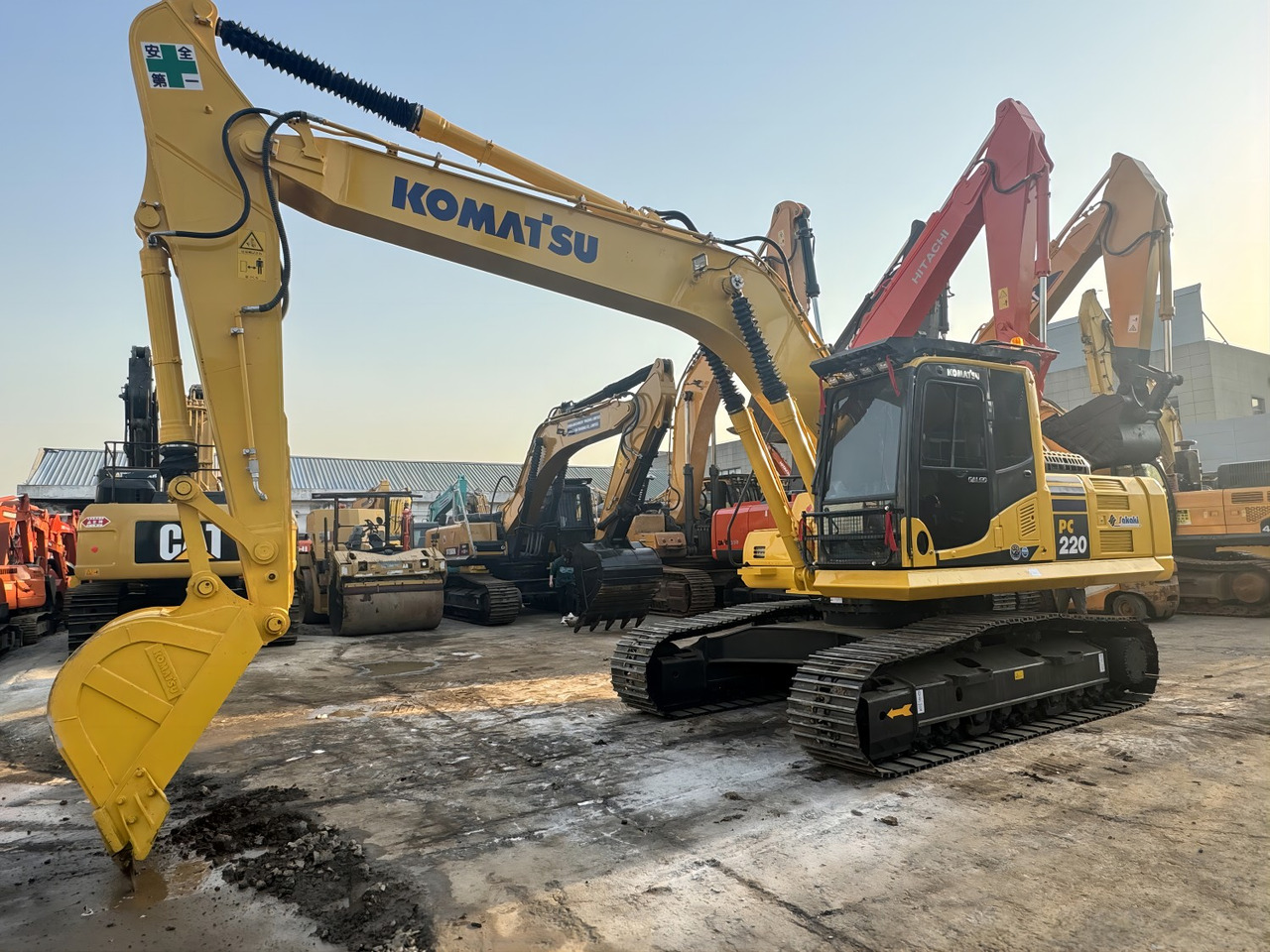 Komatsu PC220 PC210 PC200 Komatsu Crawler Hight Quality Used Excavator - Escavatore cingolato: foto 5 Komatsu PC220 PC210 PC200 Komatsu Crawler Hight Quality Used Excavator - Escavatore cingolato: foto 5