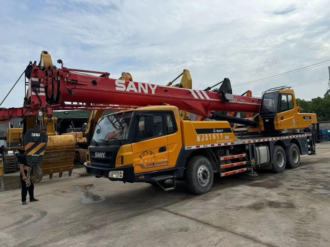Sany 25 Ton Used Truck Crane 50 Ton 70 Ton 80 Ton 100 Ton 120 Ton 200 Ton 220Ton 240 Ton 300 Ton XCMG Zoomlion Liebherr Tadano Truck Crane - Autogru: foto 3 Sany 25 Ton Used Truck Crane 50 Ton 70 Ton 80 Ton 100 Ton 120 Ton 200 Ton 220Ton 240 Ton 300 Ton XCMG Zoomlion Liebherr Tadano Truck Crane - Autogru: foto 3