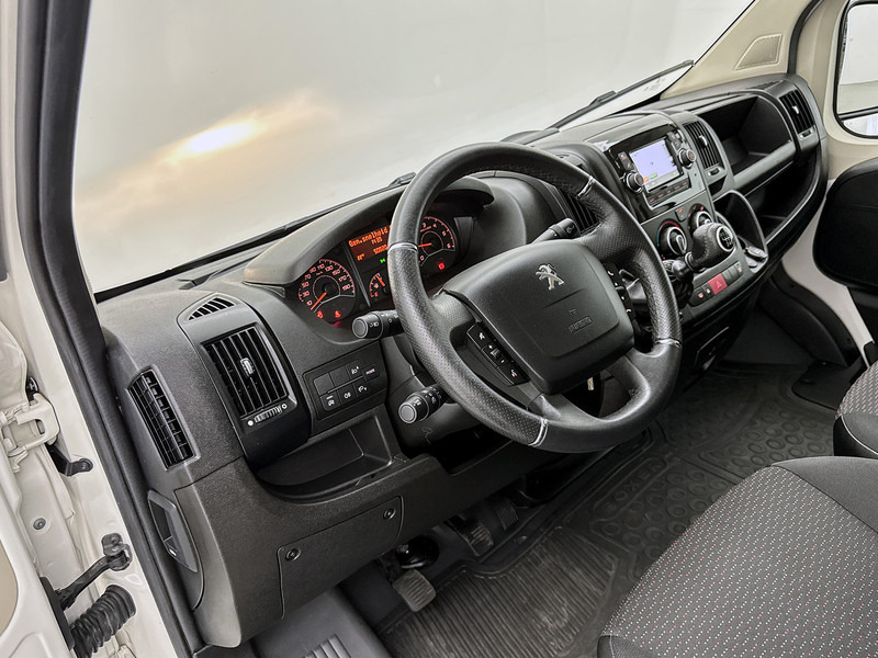 Peugeot Boxer 330 2.2 BlueHDi 120 L1H1 Premium Navigatie Achteruitrijcamera Betimmering Cruise Control - Furgoncino: foto 5 Peugeot Boxer 330 2.2 BlueHDi 120 L1H1 Premium Navigatie Achteruitrijcamera Betimmering Cruise Control - Furgoncino: foto 5